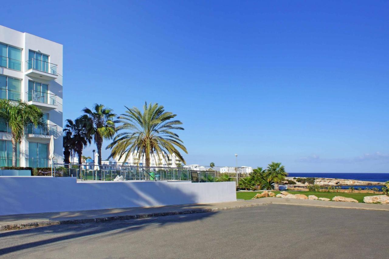 Laila - Coralli Beachfront Apartment Protaras Exteriör bild