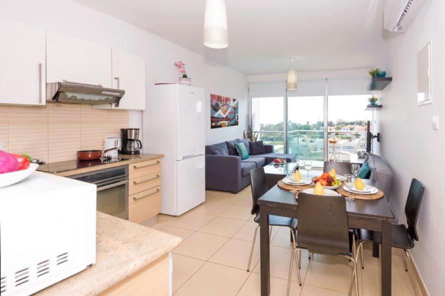 Laila - Coralli Beachfront Apartment Protaras Exteriör bild