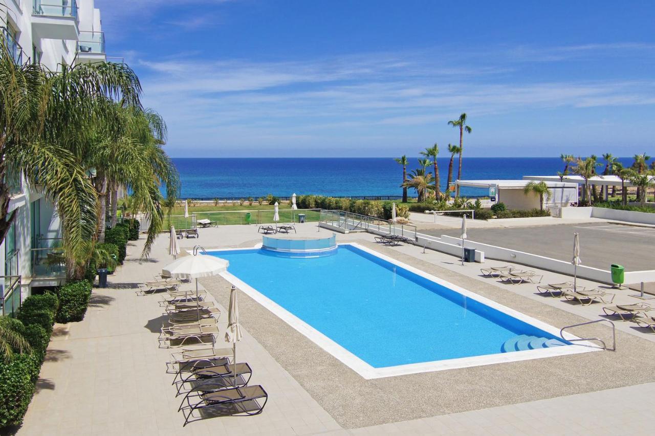 Laila - Coralli Beachfront Apartment Protaras Exteriör bild