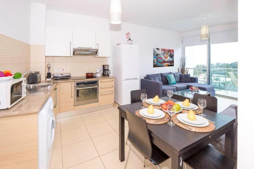 Laila - Coralli Beachfront Apartment Protaras Exteriör bild