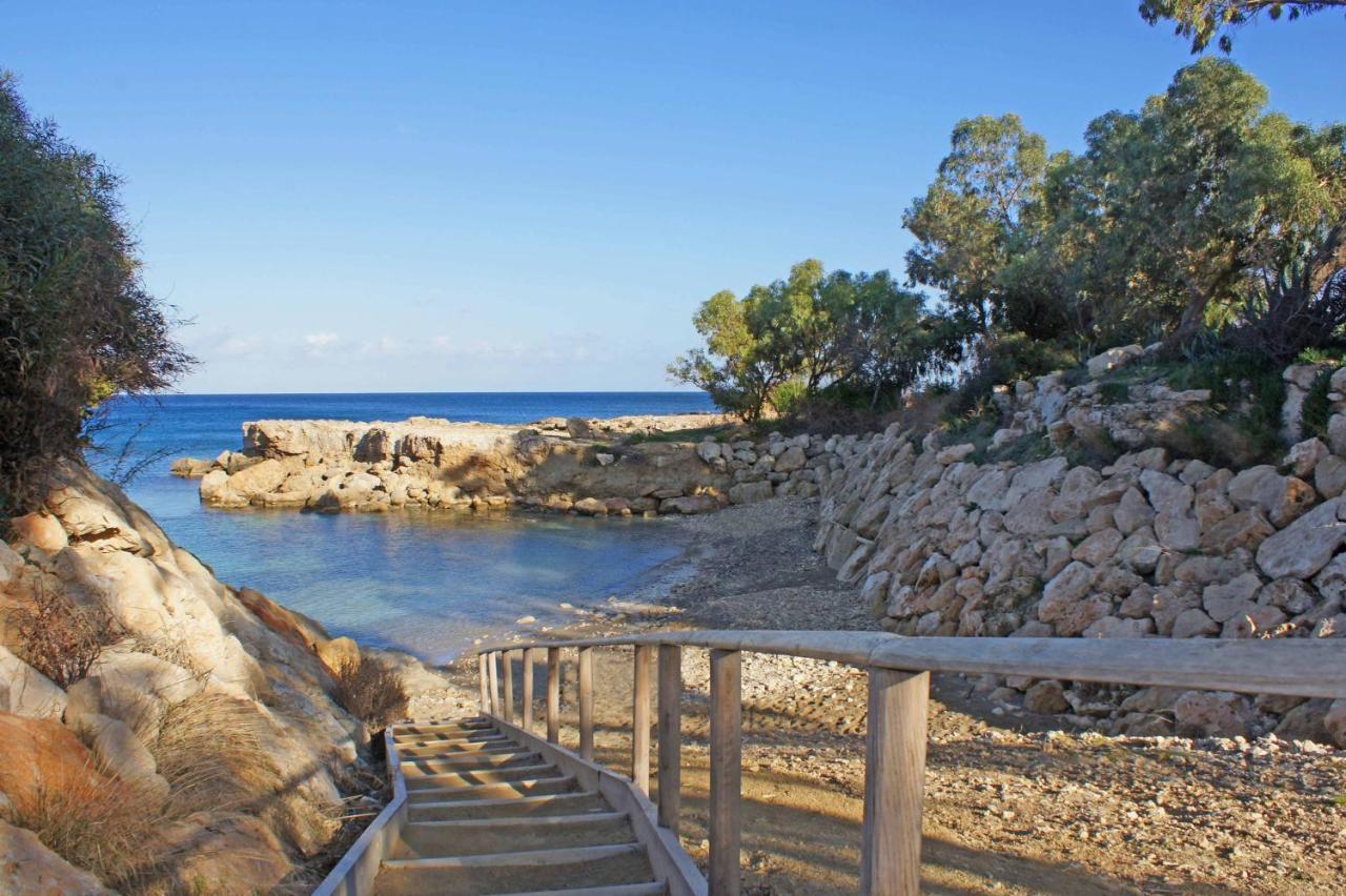 Laila - Coralli Beachfront Apartment Protaras Exteriör bild