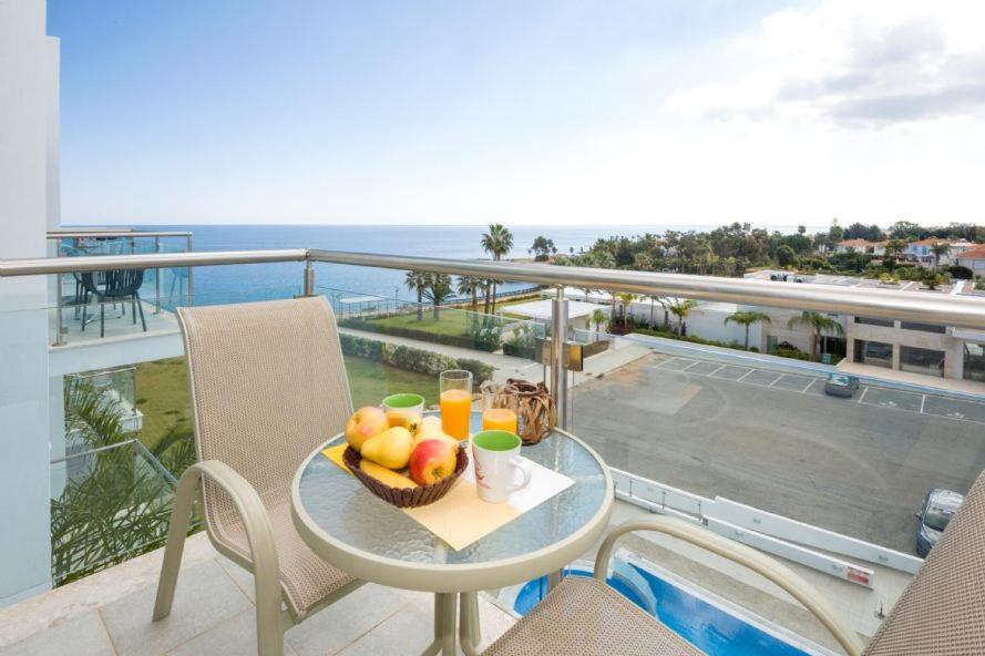 Laila - Coralli Beachfront Apartment Protaras Exteriör bild