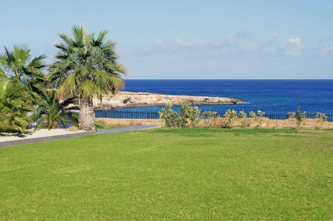 Laila - Coralli Beachfront Apartment Protaras Exteriör bild