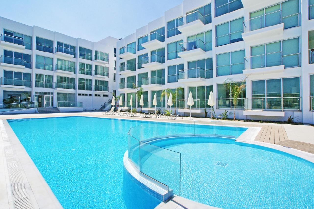 Laila - Coralli Beachfront Apartment Protaras Exteriör bild